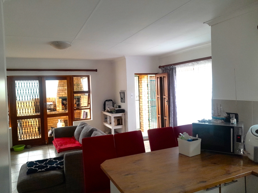 To Let 2 Bedroom Property for Rent in Strelitzia Park Eastern Cape